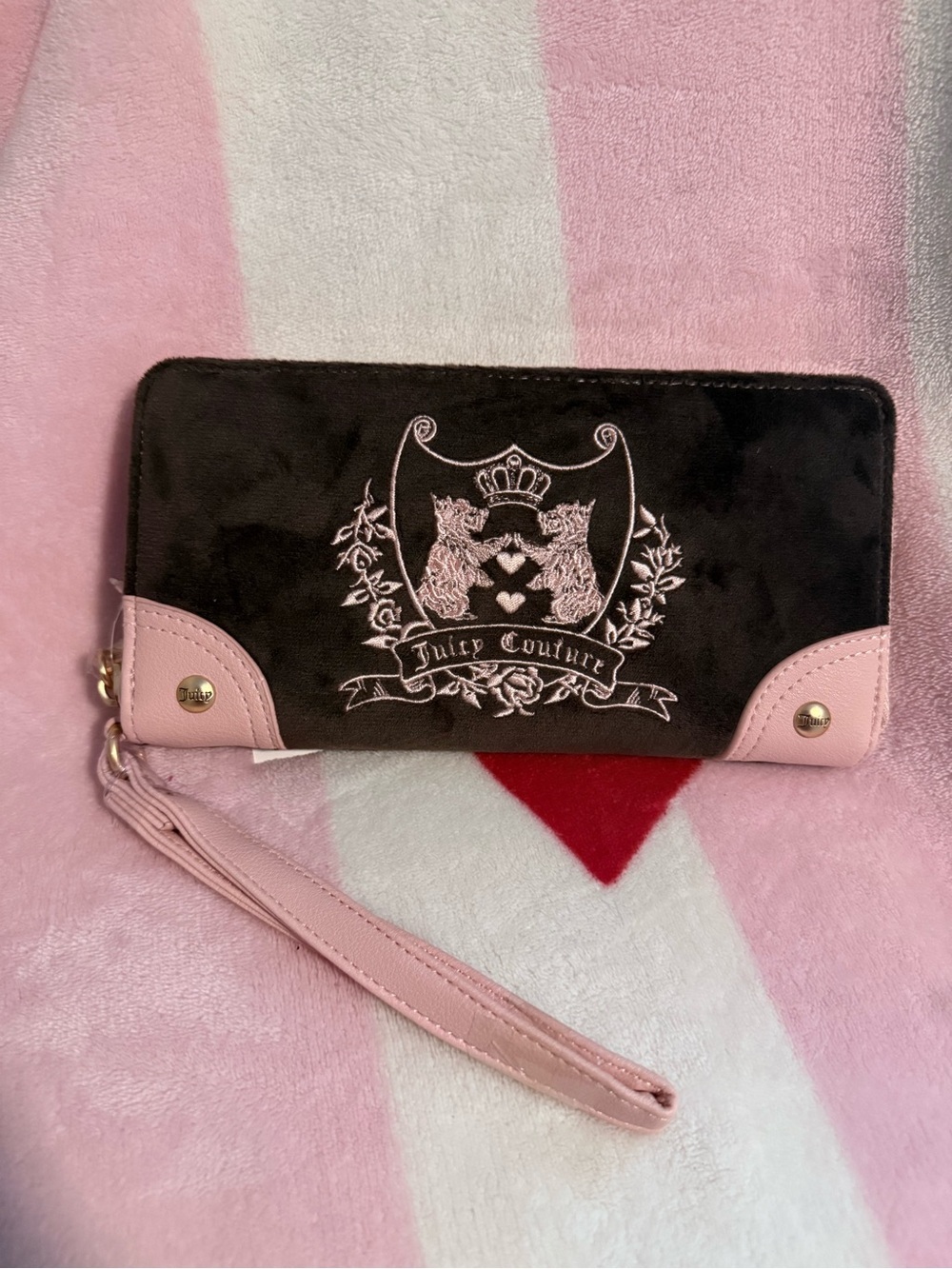 NWT Juicy Couture New Love Chapter Scottie Zip Wristlet Wallet in Chocolate Brwn